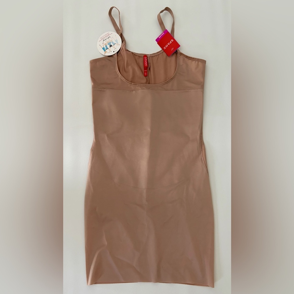 Spanx Women’s Shapewear SmartGrip Slip Open Bust Full Slip Beige Size Medium - Picture 3 of 8